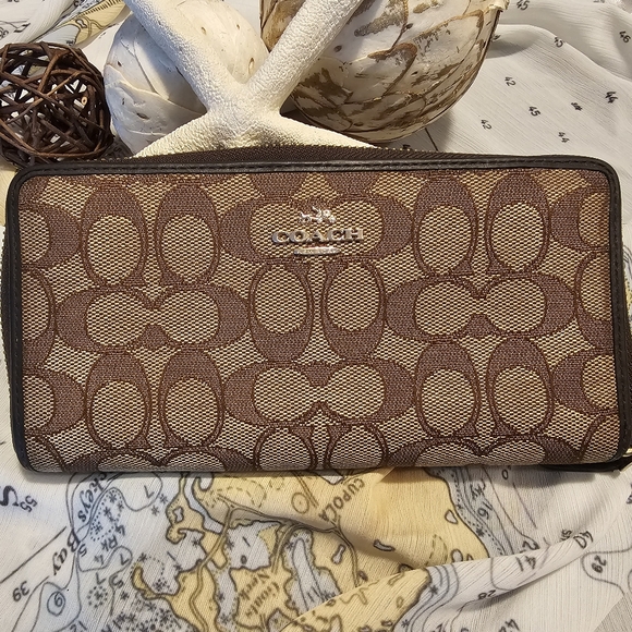 Coach Wallet - Picture 1 of 4
